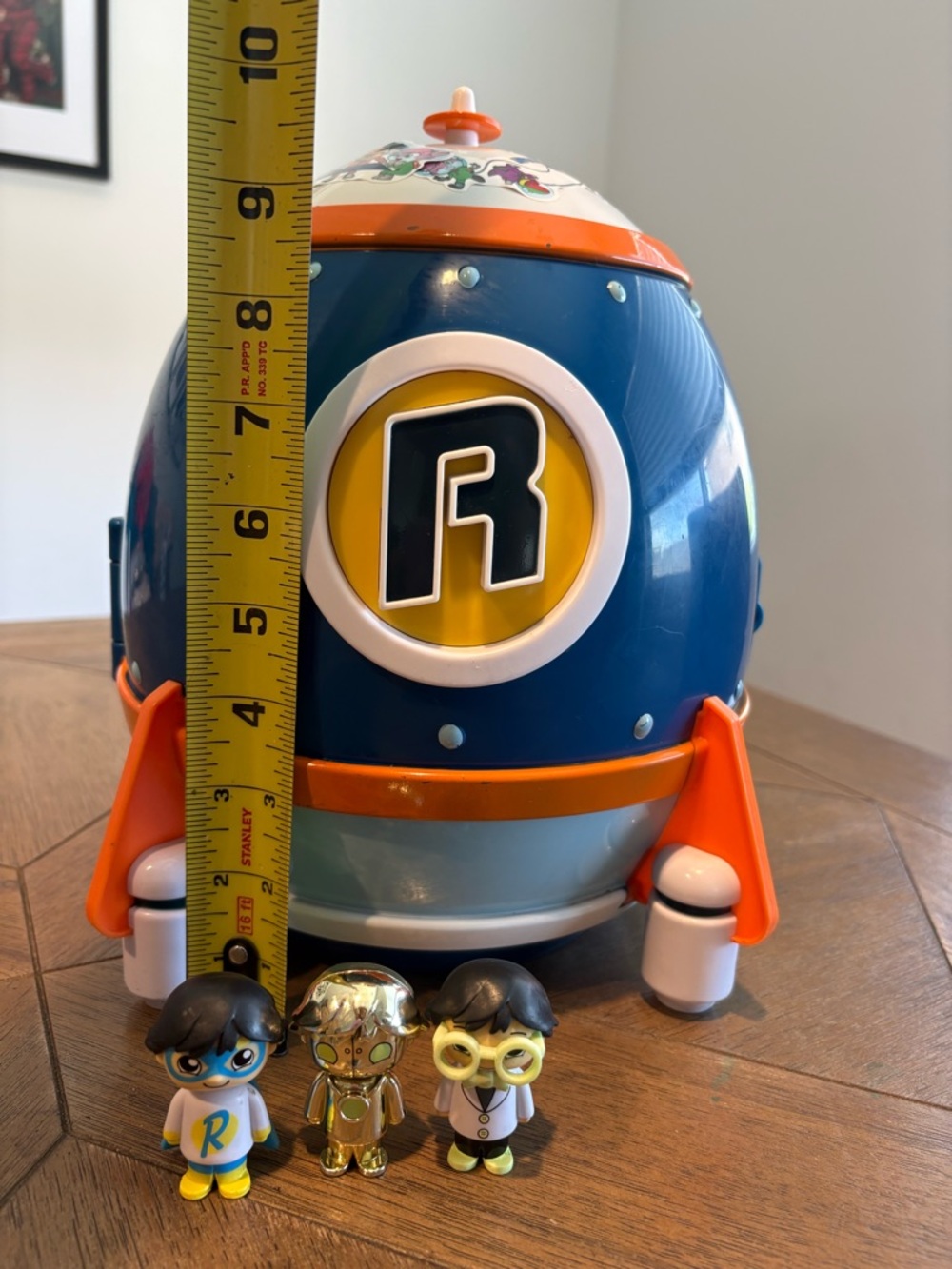 Ryan's World Giant Mystery Adventure Playset Silver Egg w/ 3 Figures - Picture 9 of 9